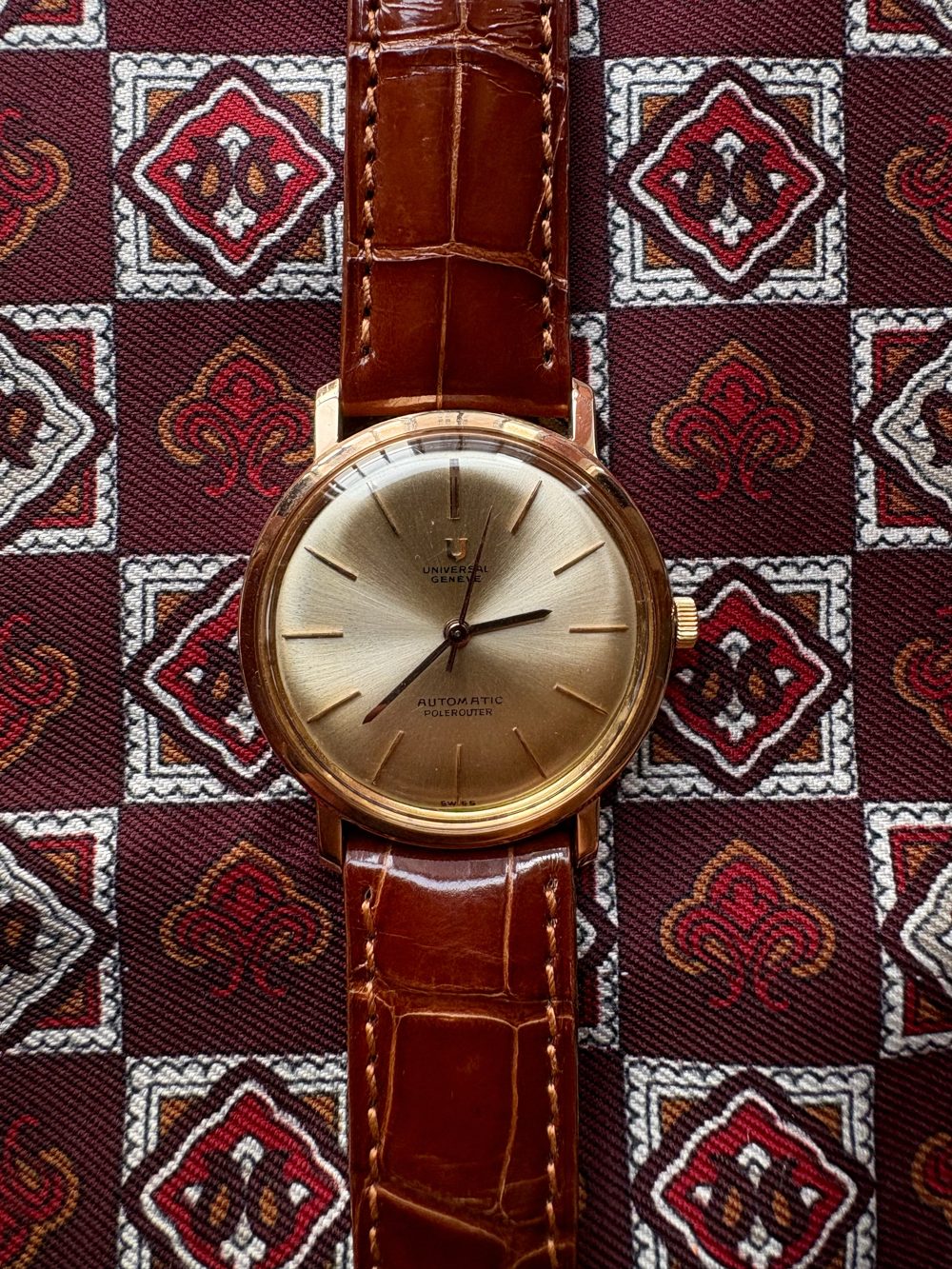 Universal Genève Polerouter automatic in 18k rose gold on brown alligator strap